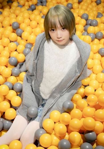 小媳妇看电视剧